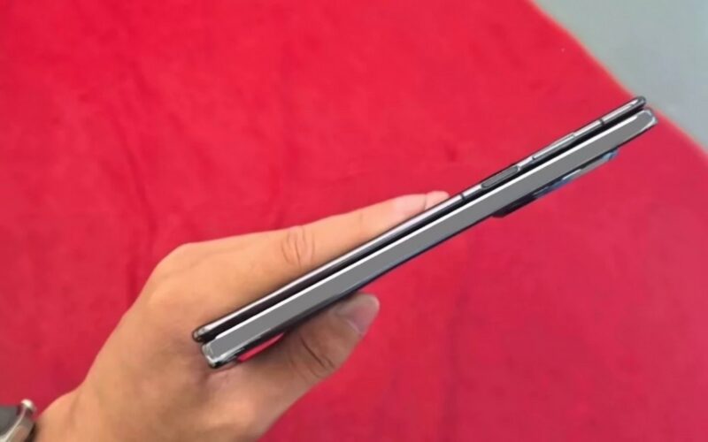 Lộ Ảnh Trên Tay Điện Thoại Gập Ba Huawei Mate Xt